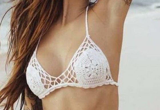 Vara asta se poartă costumele de baie croşetate. Tu ai unul? costume de baie crosetate